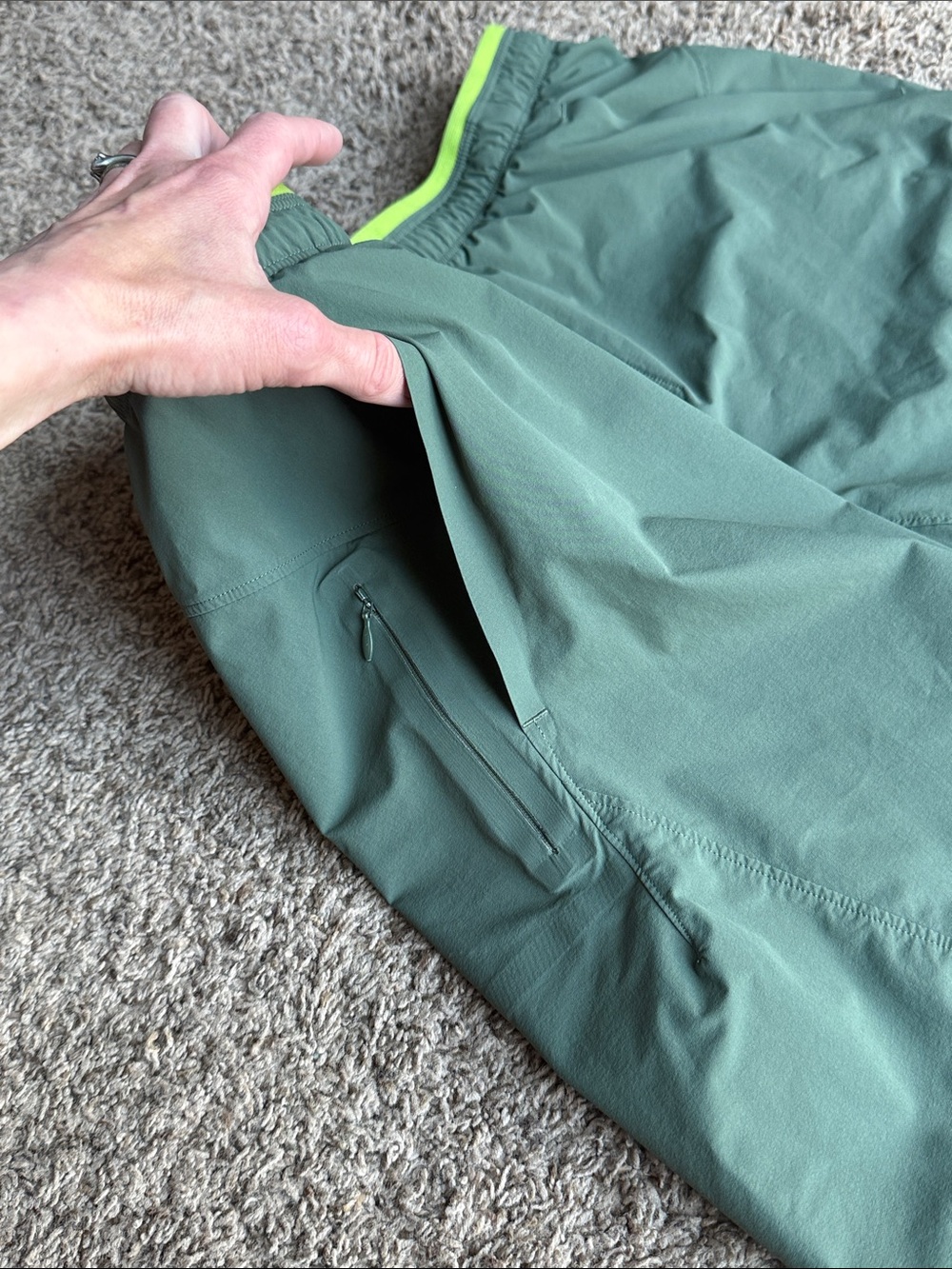 Arc’teryx men’s lightweight/breathable Athletic/outdoor/hiking shorts, sz. L - Picture 4 of 10